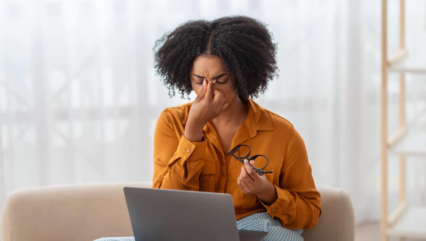 Como um analgésico age no combate à dor de cabeça?